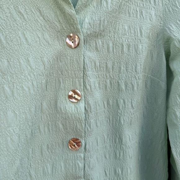 MULTIPLES Women’s Light Green Textured Button Down Tunic Top Shirt Size Medium - Picture 6 of 11